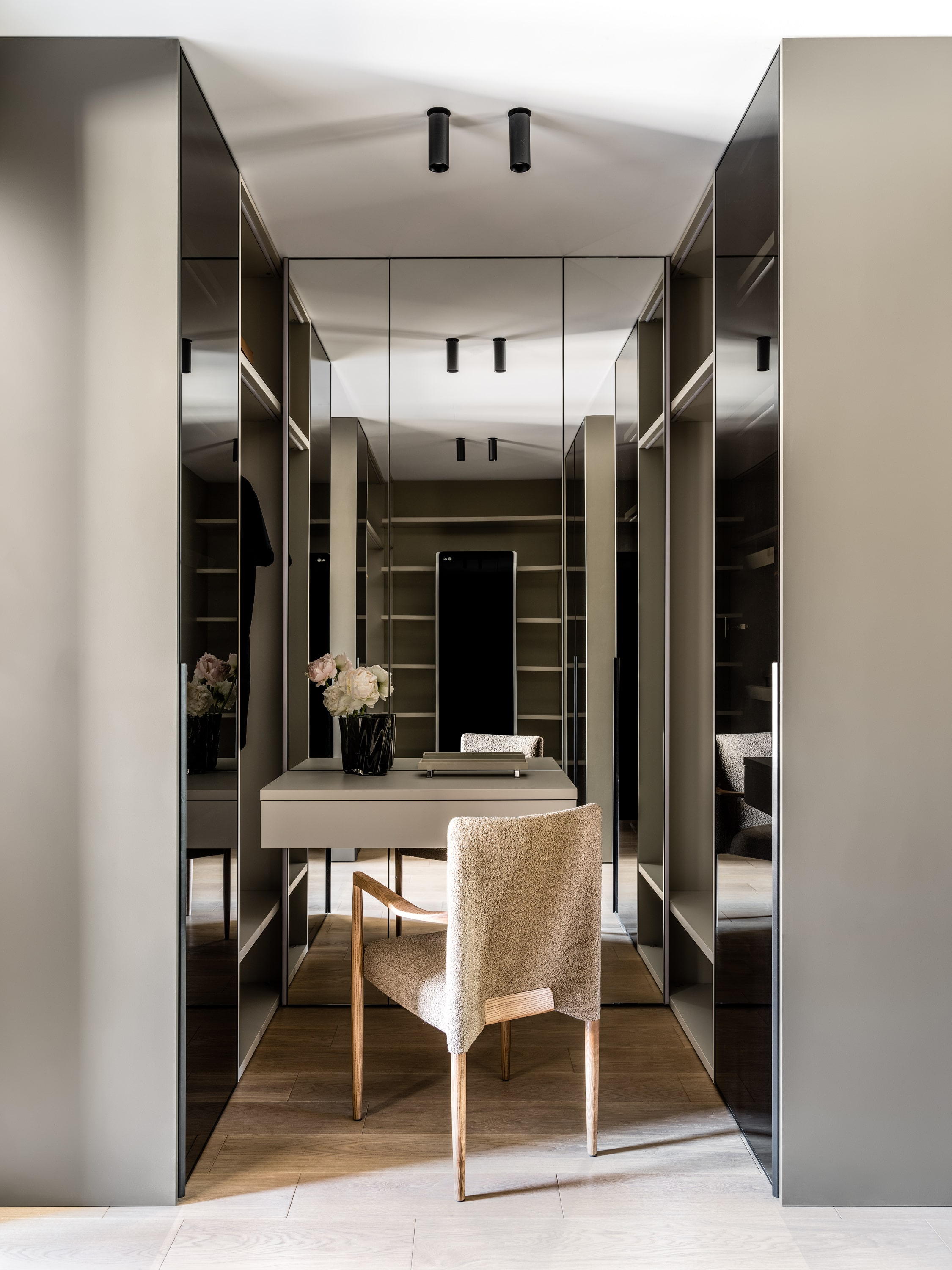 Гардеробная система в современном стиле