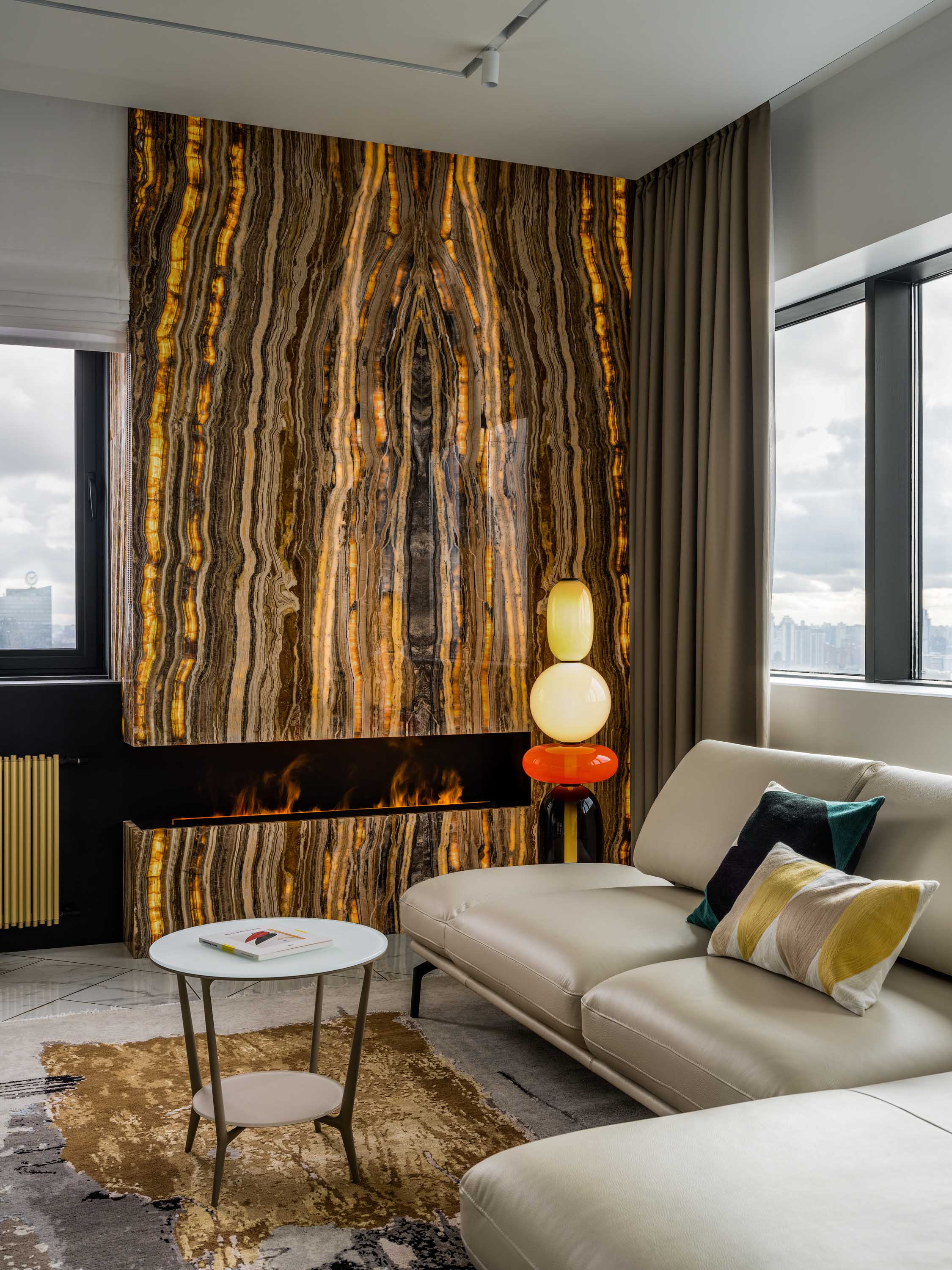 Электрокамин с подсветкой