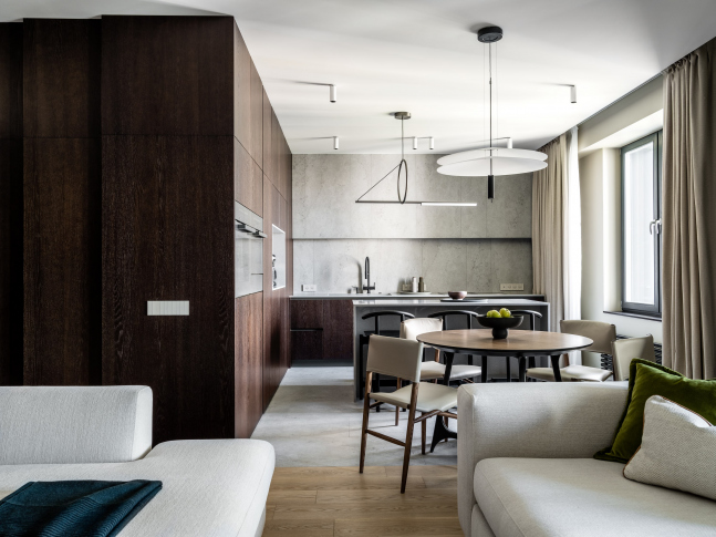 170 m<sup>2</sup> Apartment With a Kitchen Island and Guest Bedroom: Photos, Videos, and Estimate of the Completed Interior