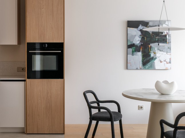 A Delicate Apartment with an Office for a Young Lady: Photos, Video, and Interior Estimate