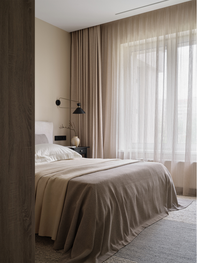 Интерьер бежевой спальни