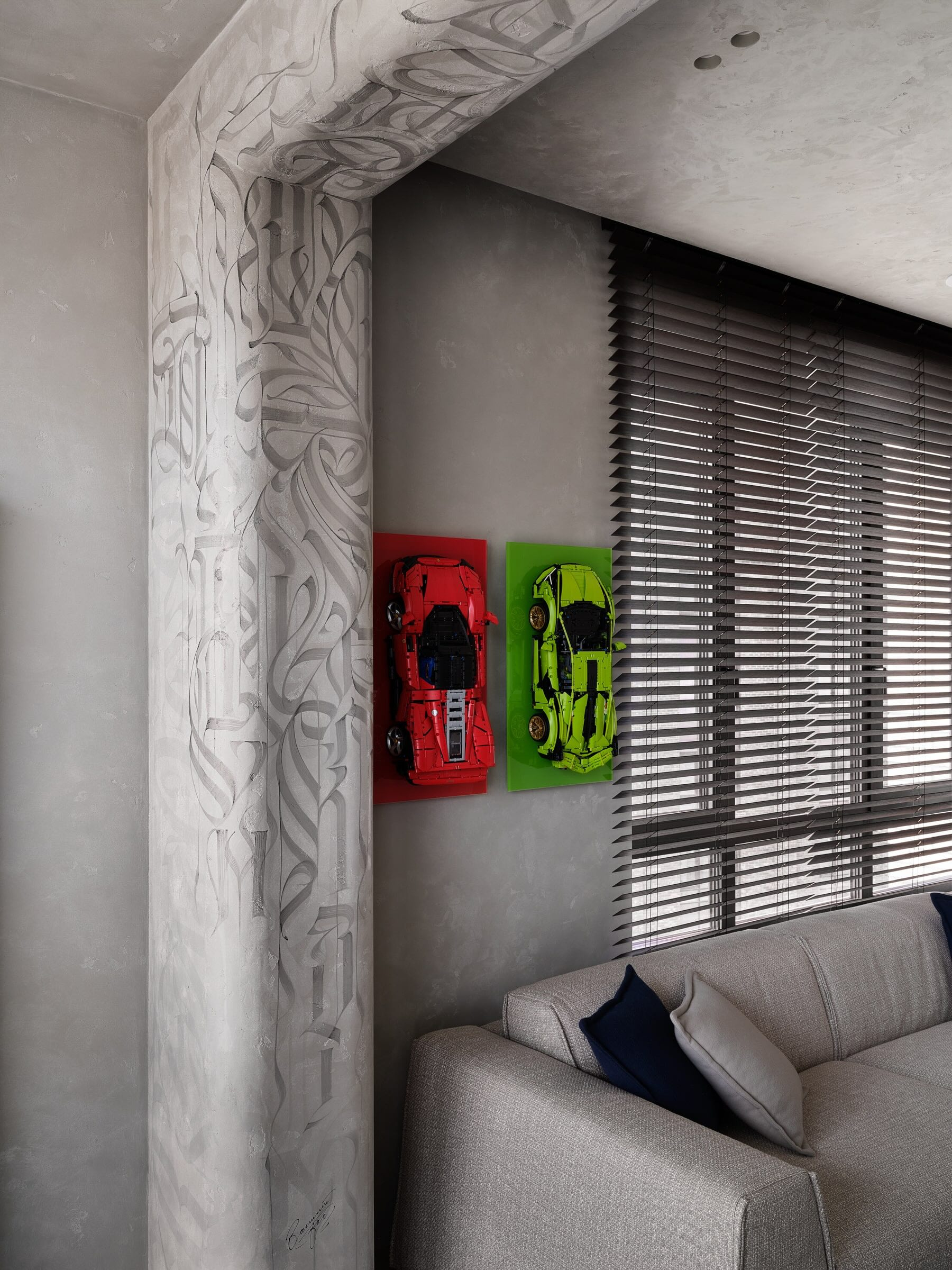 Граффити в интерьере гостиной