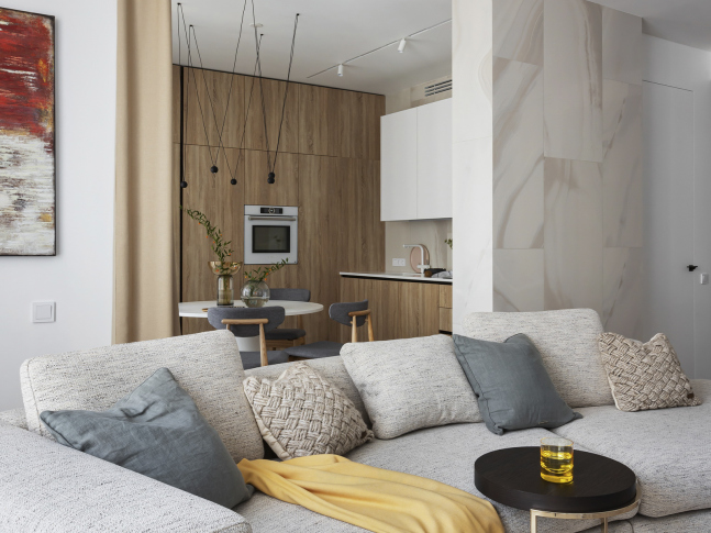 119 m<sup>2</sup> Apartment With Two Dressing Areas and a Large Laundry Room: Photos, Videos, and Estimate of the Completed Interior