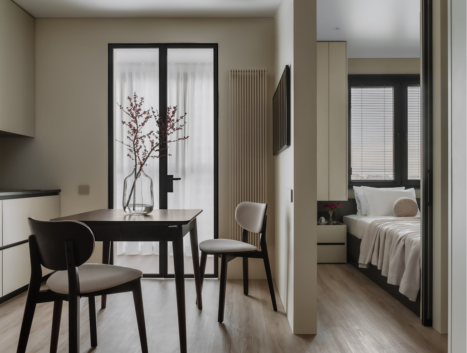 One-Bedroom 38 m<sup>2</sup> Apartment With a Combined Kitchen-Living Room and a Dressing Area: Photos, Videos, and Interior Estimate