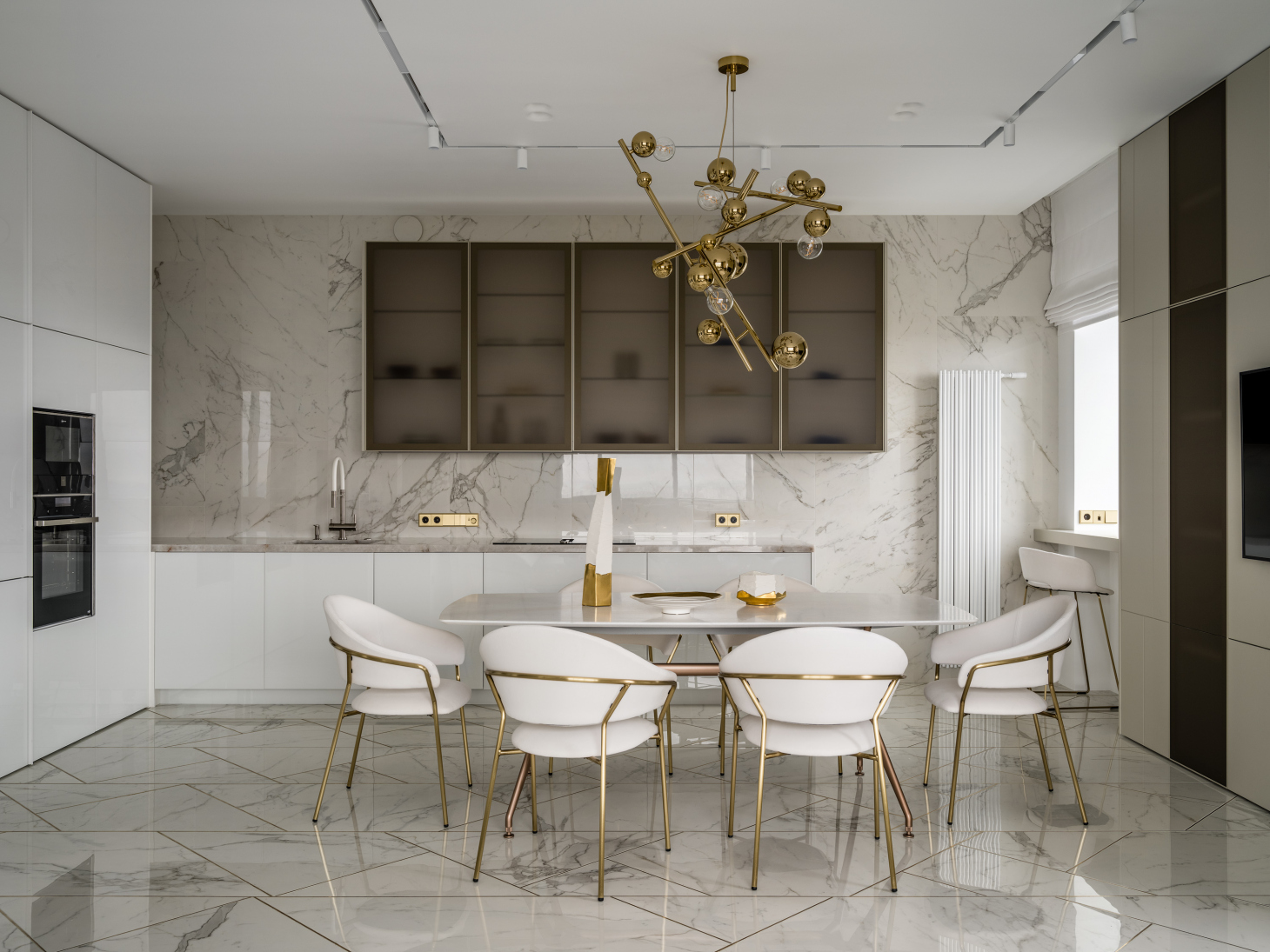 Кухонный гарнитур со стеклянными фасадами