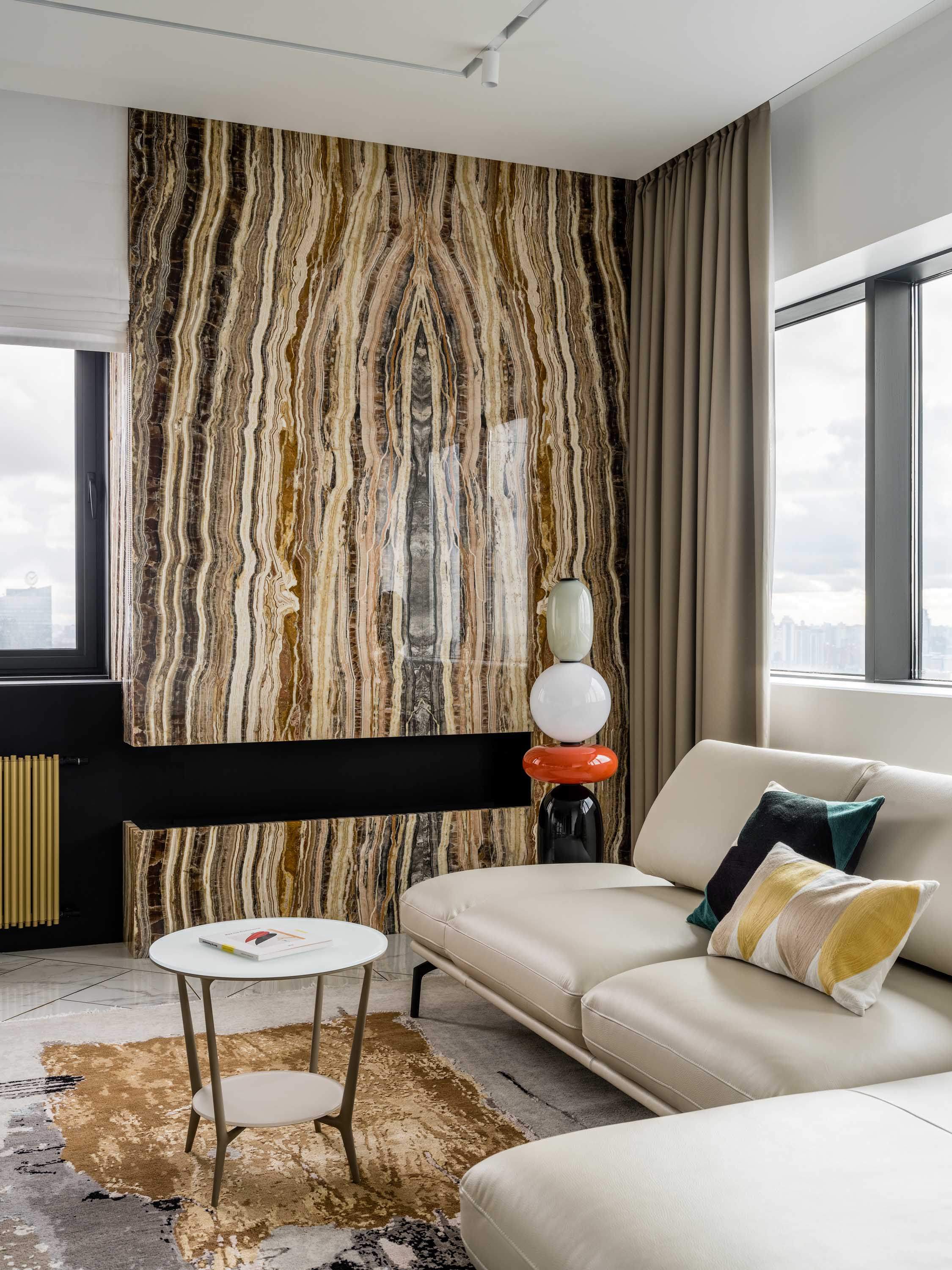 Электрокамин в интерьере неоклассика