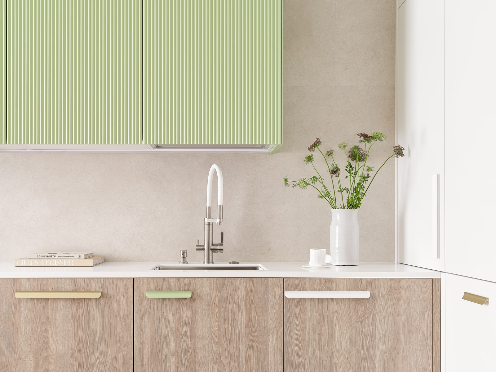 Кухонный гарнитур на заказ со встроенной техникой